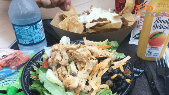 Imagem dos pratos do Pecos Bill's - roteiro magic kingdom com criança